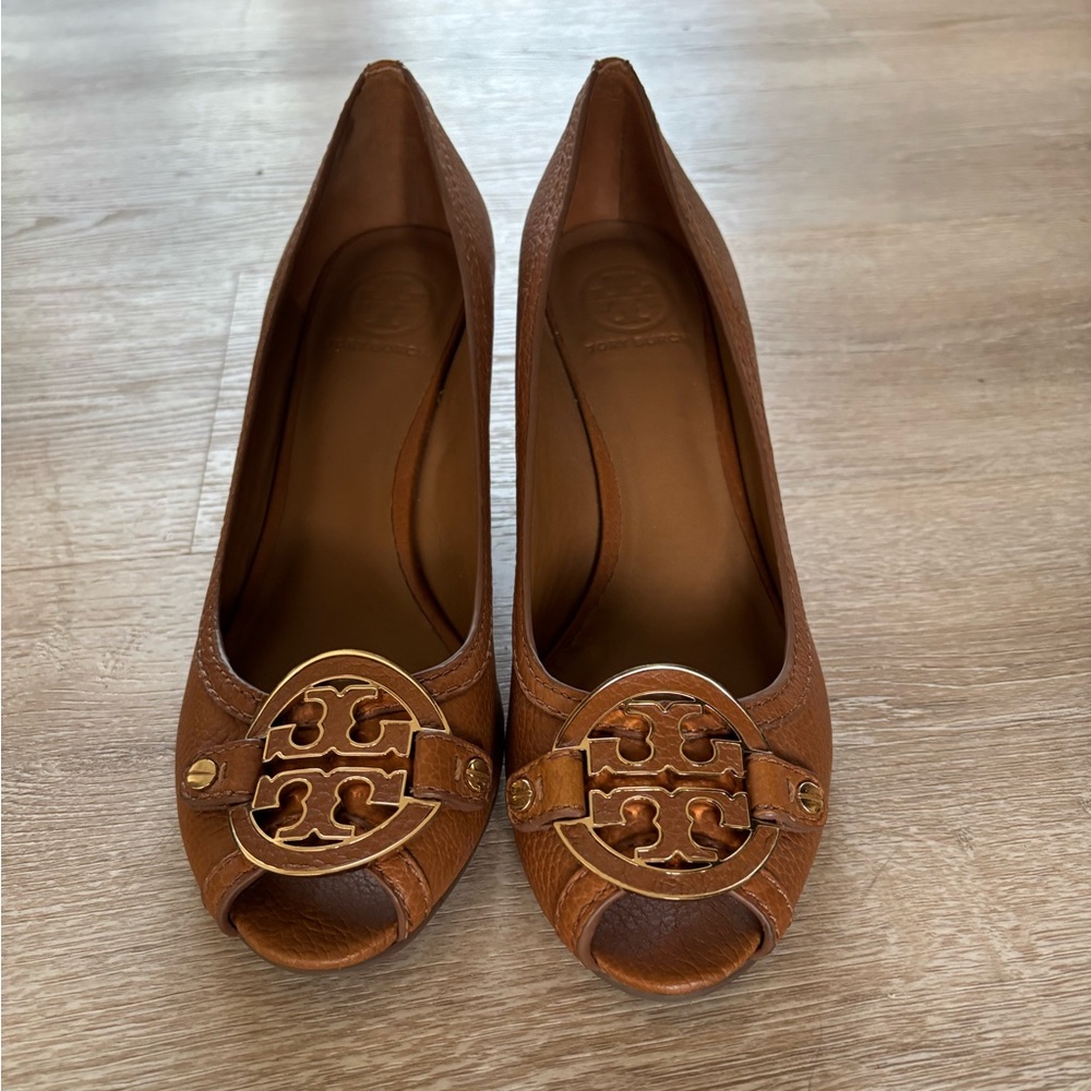 Tory Burch Leticia Peep Toe Wedge Tan Size 10